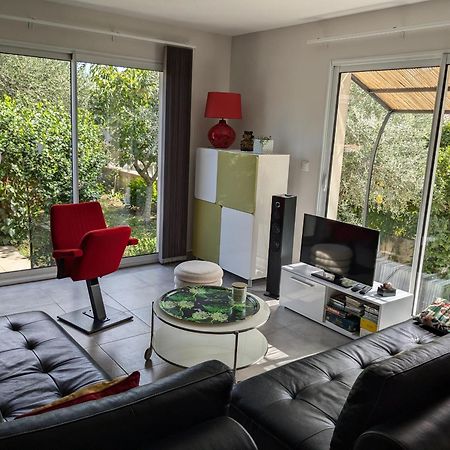 Villa La Maison sous l'olivier à Morieres-les-Avignon Extérieur photo