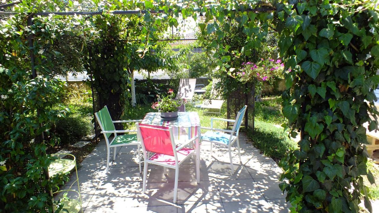 Villa La Maison sous l'olivier à Morieres-les-Avignon Extérieur photo